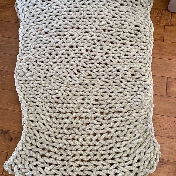 Handmade Chunky Throw Blanket 50”x40” 5 Colors. - Picture 7 of 11